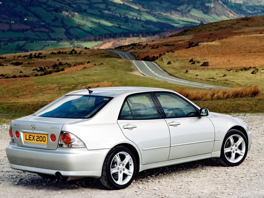  Lexus IS200 1999 года  (UK) (фото 3 из 10)